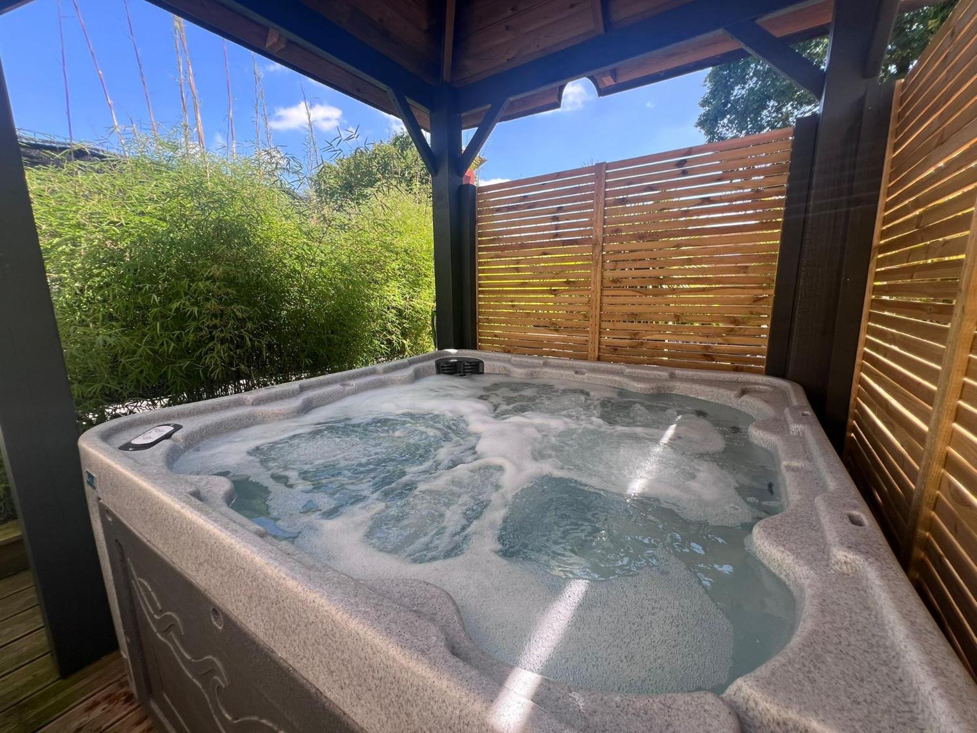 Loveroom Avec Spa Privatif Plelo Exterior photo